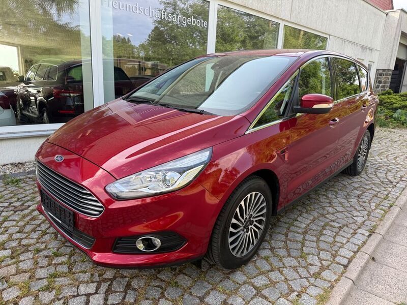 Gebraucht Ford S-MAX Titanium 165 PS (121 kW) 2019 Rot Van / Kleinbus