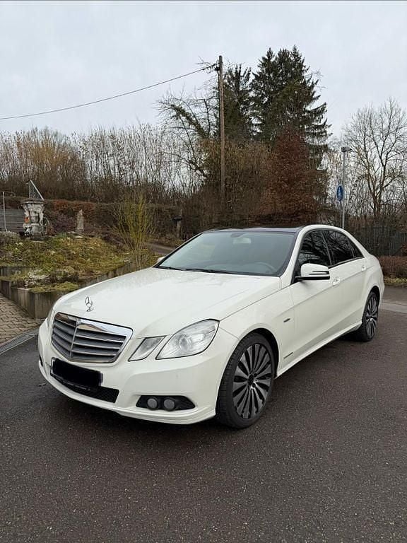 Gebraucht Mercedes E220 170 PS (125 kW) 2009 Weiß Limousine