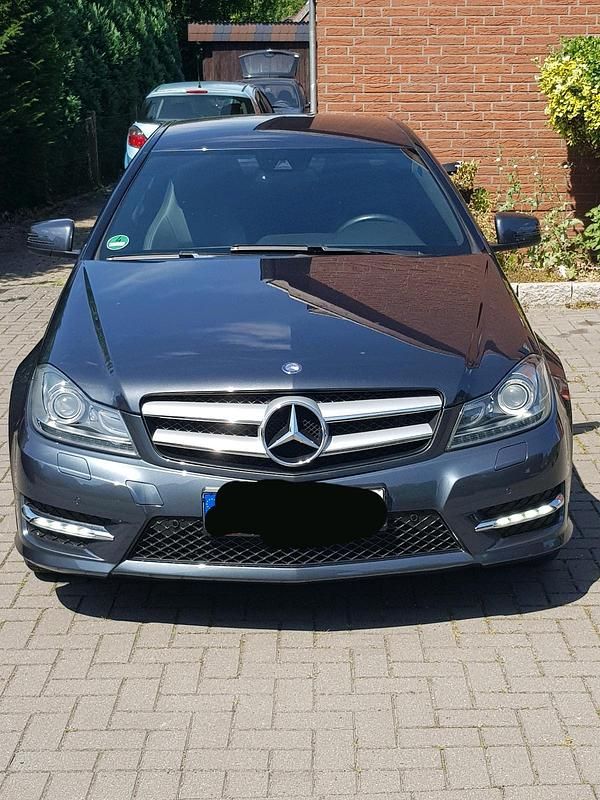 Grau Gebraucht 2013 Mercedes C250 Style Coupé | 19.250 € (Fairer Preis) - Bild 1/4