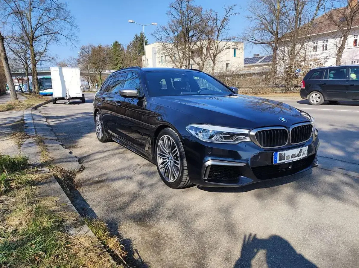 Używany BMW M550 400 KM (294 kW) 2018 Czarny Sedan/Limuzyna