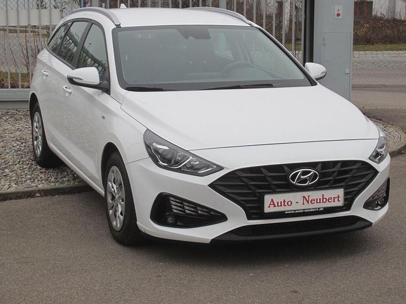 Weiß Gebraucht 2022 Hyundai i30 Select Kombi | 15.950 € (Guter Preis) - Bild 1/4