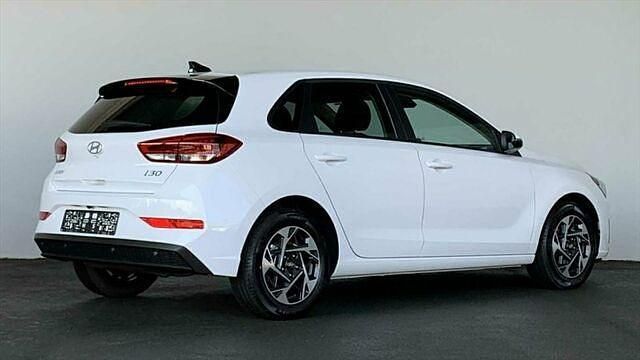 Neu Hyundai i30 101 PS (74 kW) 2025 Andere farbe Kleinwagen