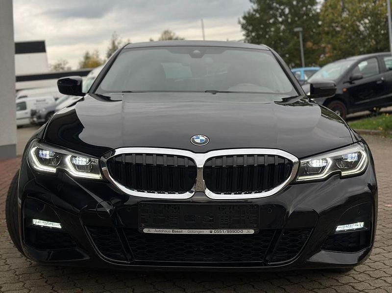 Schwarz Gebraucht 2021 BMW 320 M Sport Limousine | 29.990 € (Superpreis) - Bild 1/4