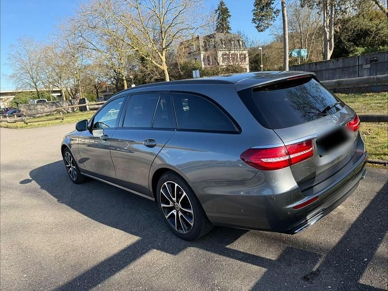 Gebraucht Mercedes E220 194 PS (142 kW) 2017 Grau Limousine