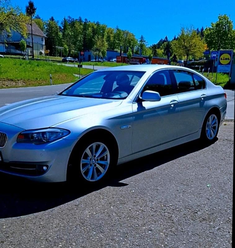 Second-hand BMW 520 184 CP (135 kW) 2012 Argintiu Berlinǎ