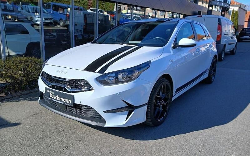 Gebraucht Kia Ceed Vision 140 PS (102 kW) 2022 Weiß Kleinwagen