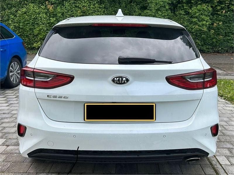 Gebraucht Kia Ceed Spirit 140 PS (102 kW) 2018 Weiß Kleinwagen