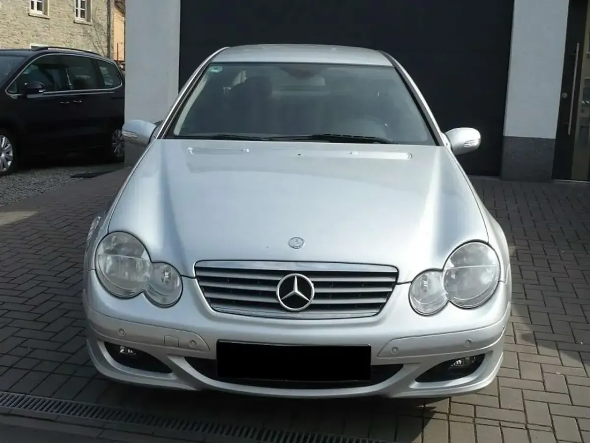 Gebraucht Mercedes C180 143 PS (105 kW) 2008 Silber Coupé