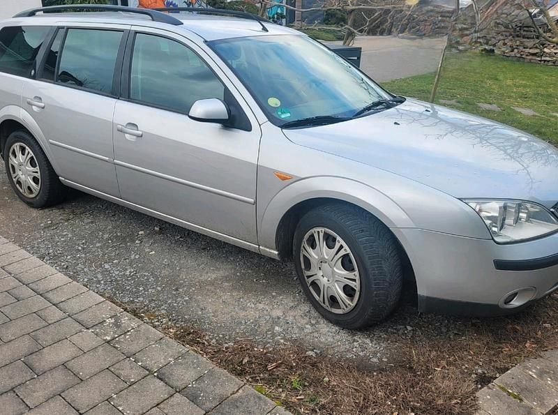 Gebraucht Ford Mondeo 125 PS (91 kW) 2002 Silber Kombi