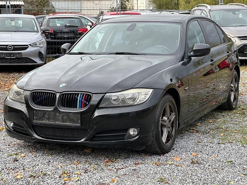 Schwarz Gebraucht 2011 BMW 318 Comfort Edition Limousine | 4.100 € (Guter Preis) - Bild 1/4