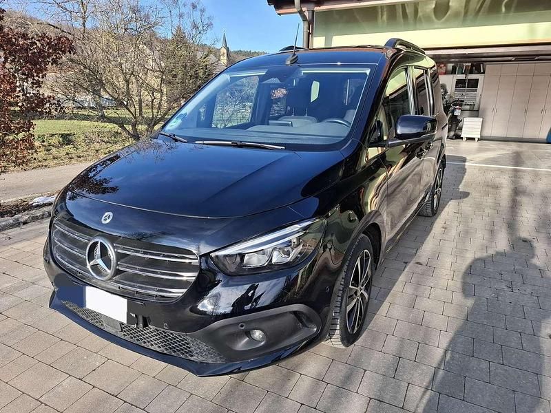 Gebraucht Mercedes T180 116 PS (85 kW) 2023 Schwarz Van / Kleinbus