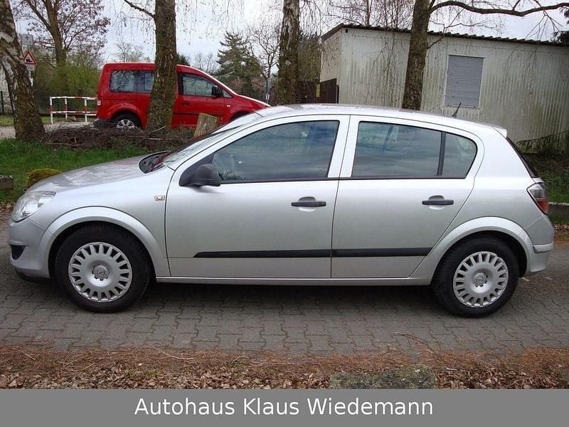 Gebraucht Opel Astra 90 PS (66 kW) 2009 Silber Limousine