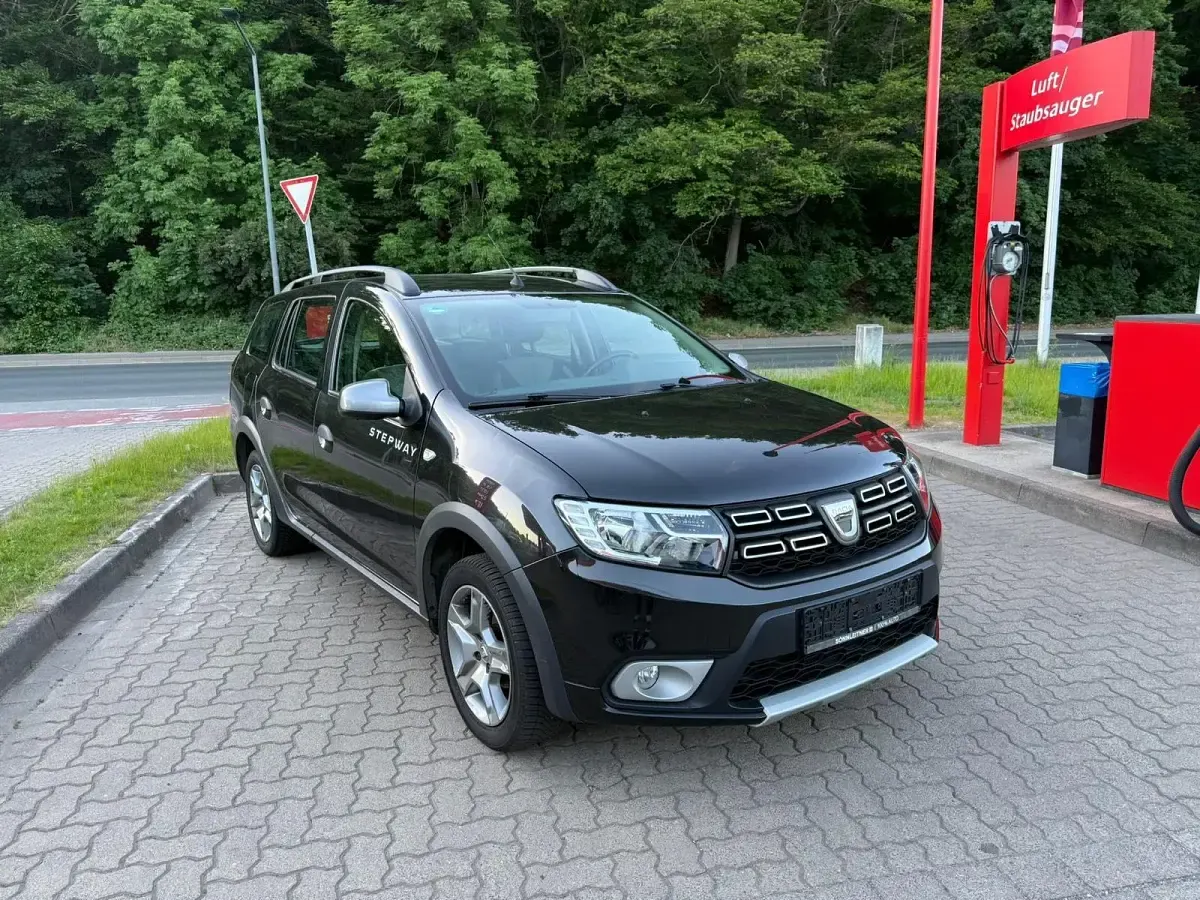 Gebraucht Dacia Logan Stepway 100 PS (73 kW) 2020 Schwarz Kombi