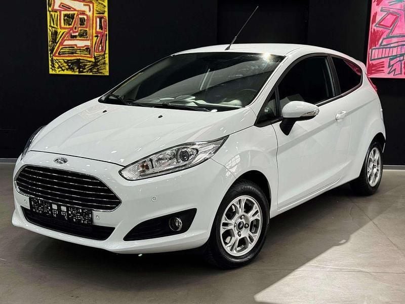 Weiß Gebraucht 2015 Ford Fiesta Kleinwagen | 10.950 € (Etwas zu teuer) - Bild 1/4