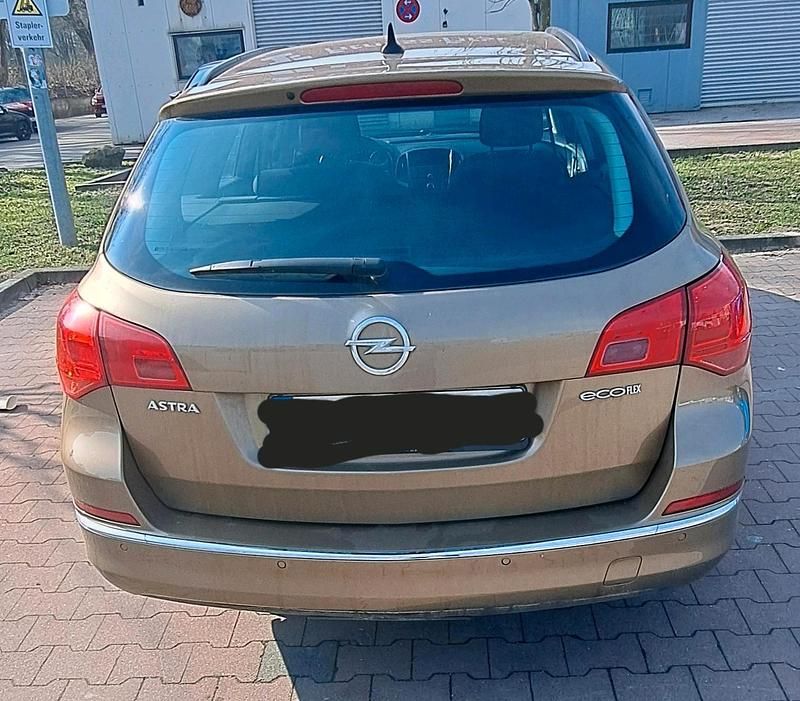 Gebraucht Opel Astra 110 PS (80 kW) 2014 Braun Kombi