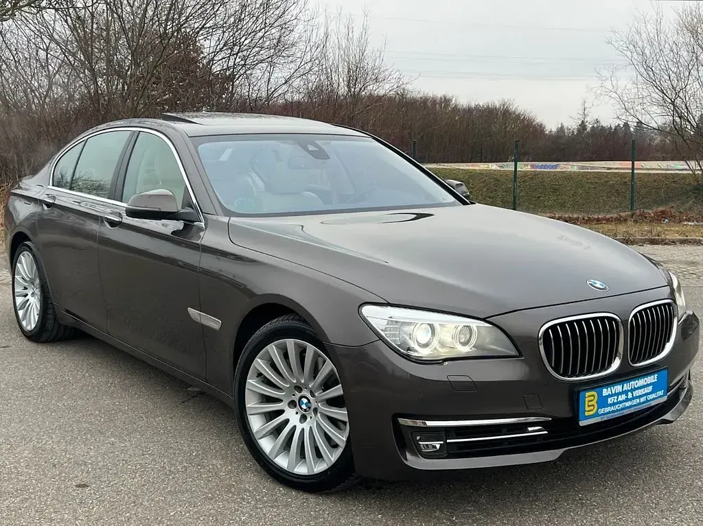 Gebraucht BMW 750 Comfort Edition 449 PS (330 kW) 2013 Braun Limousine