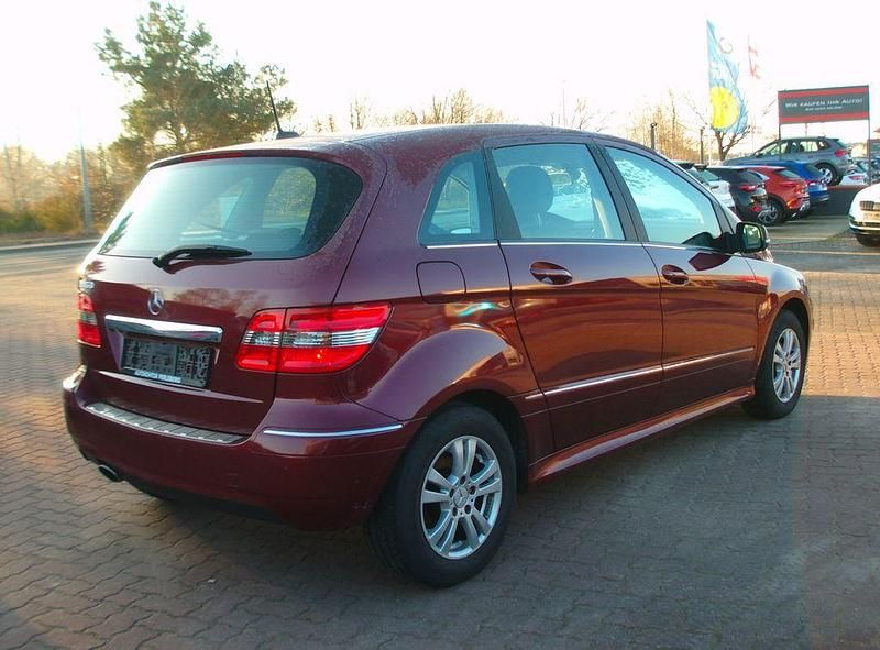 Gebraucht Mercedes B160 95 PS (69 kW) 2011 Rot Van / Kleinbus