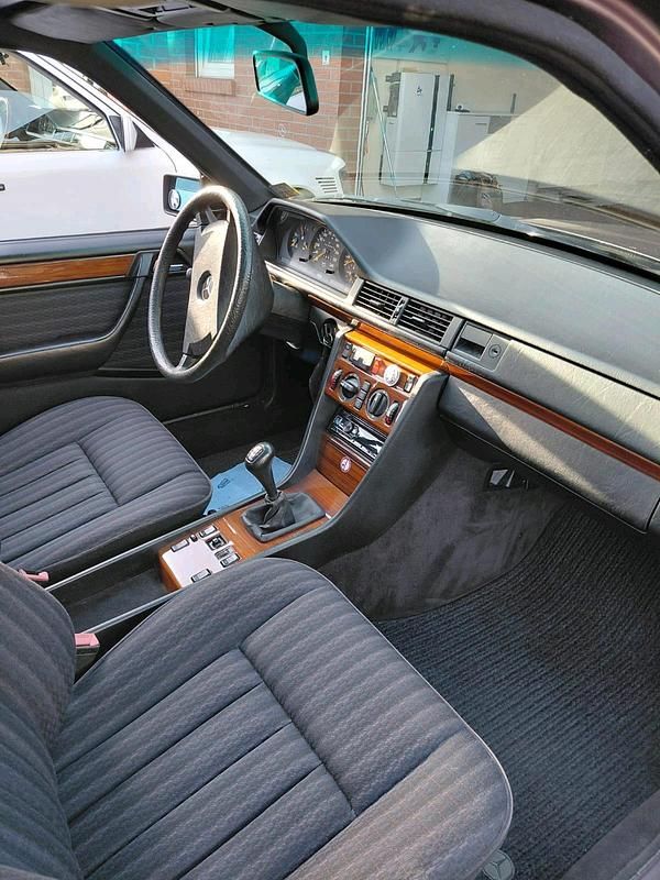 Gebraucht Mercedes E260 177 PS (130 kW) 1991 Limousine