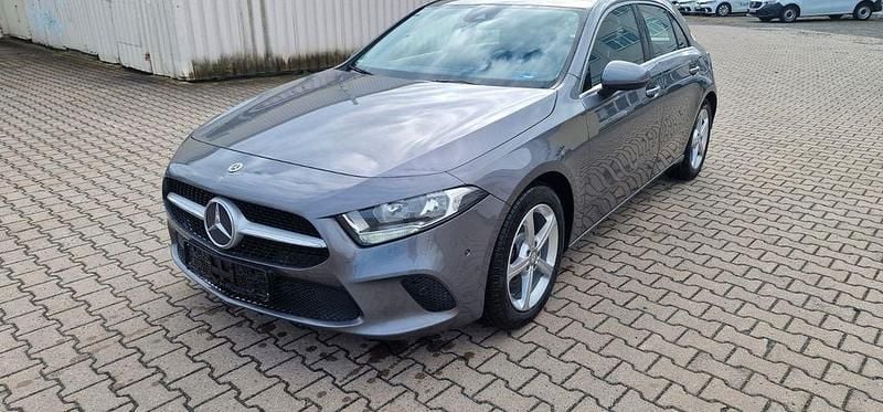 Gebraucht Mercedes A200 163 PS (119 kW) 2018 Grau Limousine