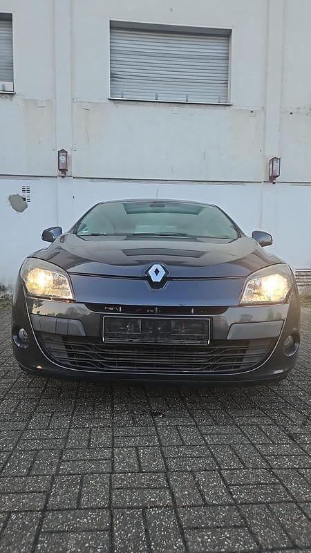 Gebraucht Renault Mégane 110 PS (80 kW) 2010 Grau Limousine