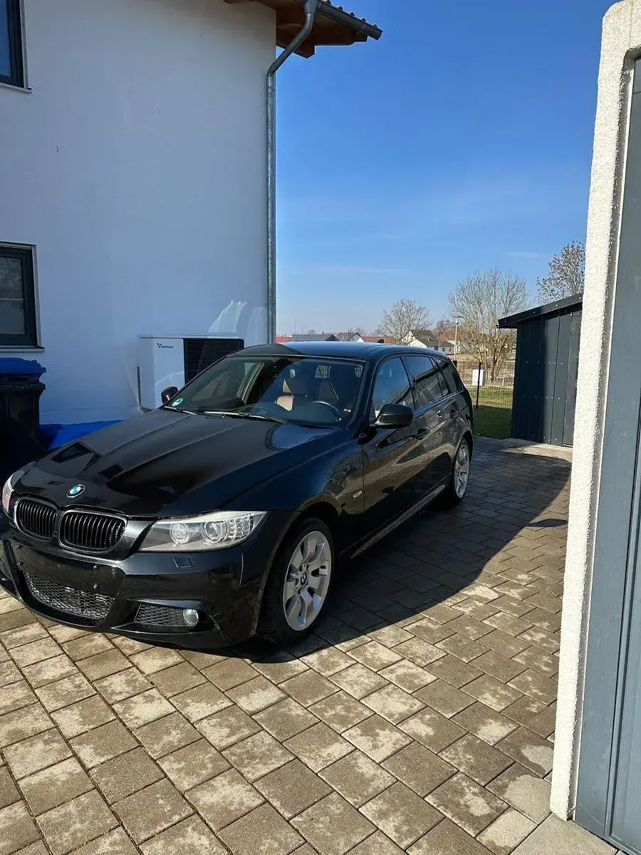Gebraucht BMW 320 Comfort Edition 184 PS (135 kW) 2012 Schwarz Kombi