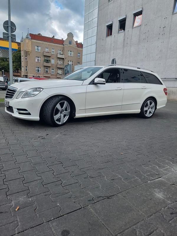 Gebraucht Mercedes E300 Avantgarde 231 PS (169 kW) 2012 Weiß Kombi