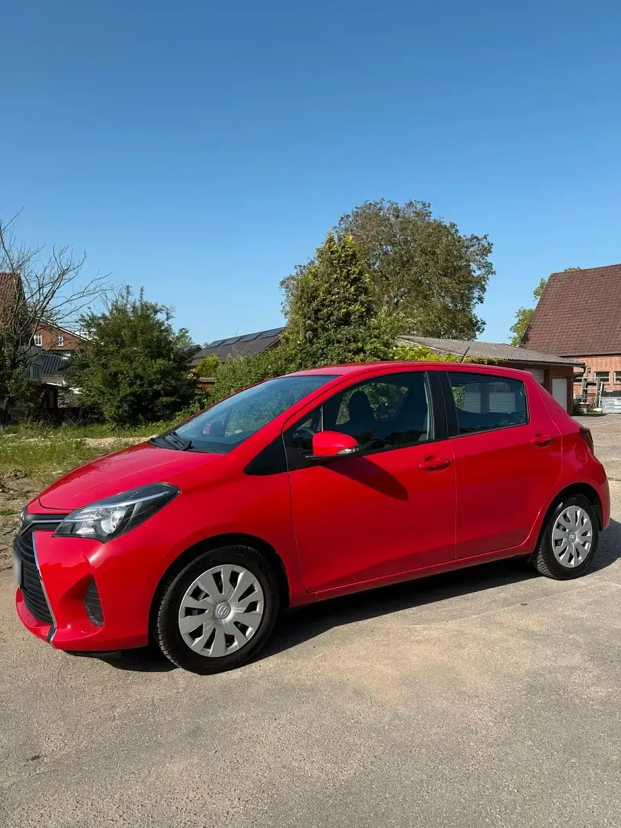 Gebraucht Toyota Yaris 70 PS (51 kW) 2015 Rot Kleinwagen