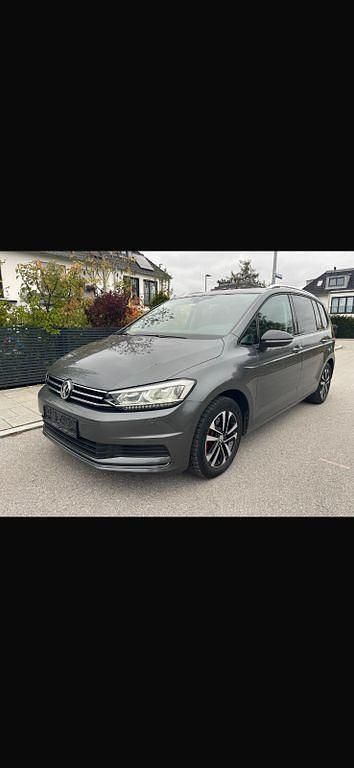 Grau Gebraucht 2020 VW Touran IQ Drive Van / Kleinbus | 28.999 € (Etwas zu teuer) - Bild 1/4