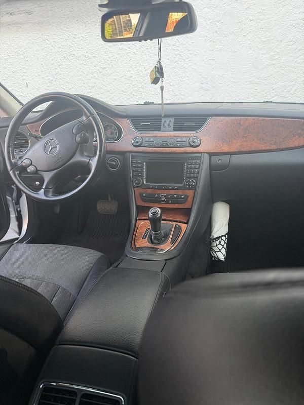 Gebraucht Mercedes CLS320 224 PS (164 kW) 2006 Silber Coupé