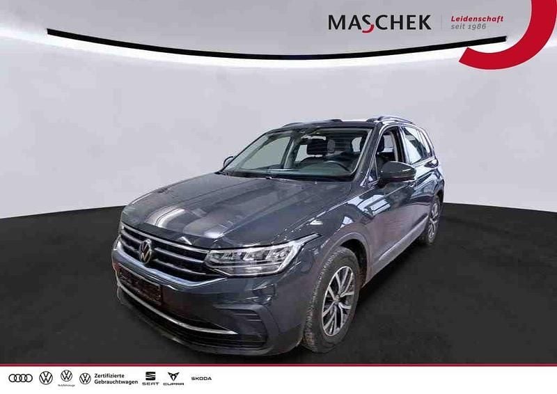 Grau Gebraucht 2022 VW Tiguan Life SUV | 22.740 € (Superpreis) - Bild 1/4