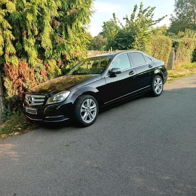 Schwarz Gebraucht 2014 Mercedes C180 Avantgarde Limousine | 15.049 € (Guter Preis) - Bild 1/4