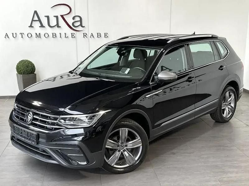 Deep black Gebraucht 2022 VW Tiguan Allspace Life SUV | 27.989 € (Superpreis) - Bild 1/4