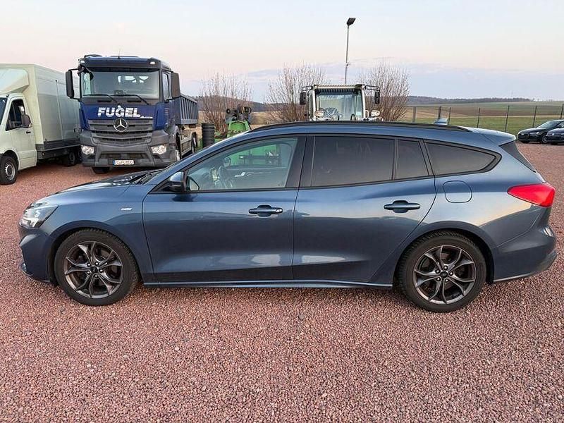 Gebraucht Ford Focus ST-Line 125 PS (91 kW) 2018 Chromablau metallic Kombi
