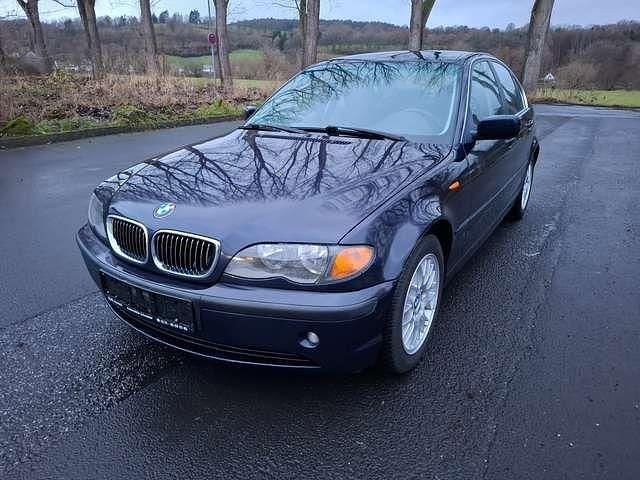 Blau Gebraucht 2002 BMW 320 Sport Line Limousine | 3.390 € (Superpreis) - Bild 1/4