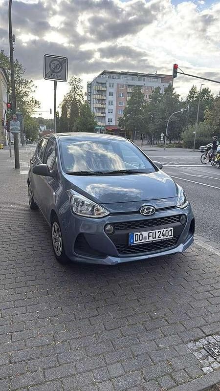 Blau Gebraucht 2017 Hyundai i10 Classic Kleinwagen | 4.700 € (Guter Preis) - Bild 1/4
