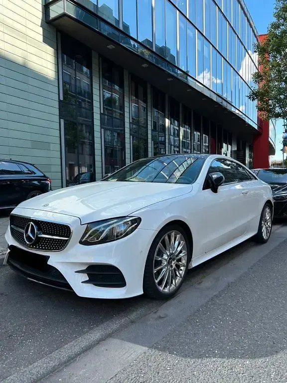 Gebraucht Mercedes E220 194 PS (142 kW) 2019 Weiß Coupé