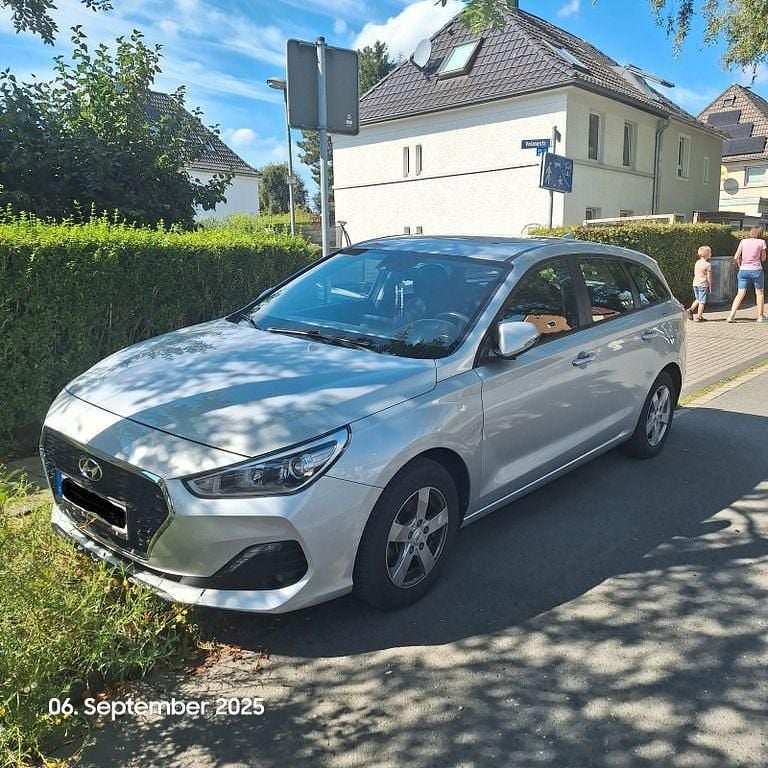 Silber Gebraucht 2019 Hyundai i30 Kombi | 10.750 € (Guter Preis) - Bild 1/4