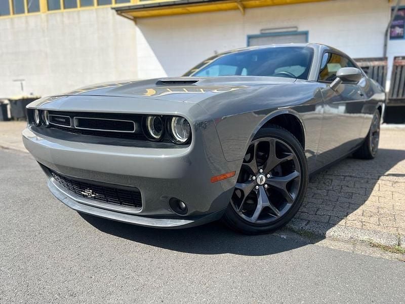 Grau Gebraucht 2018 Dodge Challenger SXT Coupé | 27.450 € (Guter Preis) - Bild 1/4