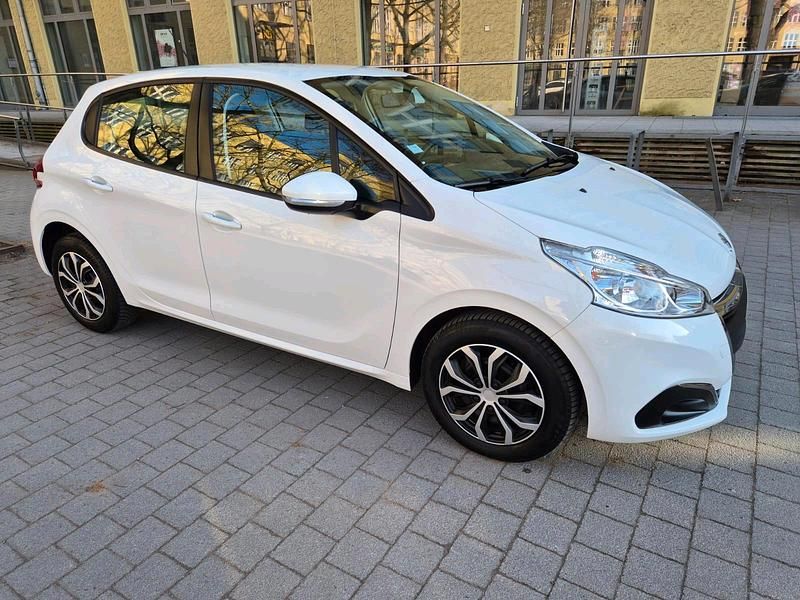 Gebraucht Peugeot 208 100 PS (73 kW) 2020 Weiß Kleinwagen