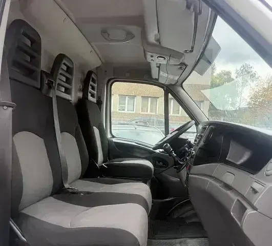 Second-hand Iveco Daily 126 CP (92 kW) 2013 Alb Monovolum