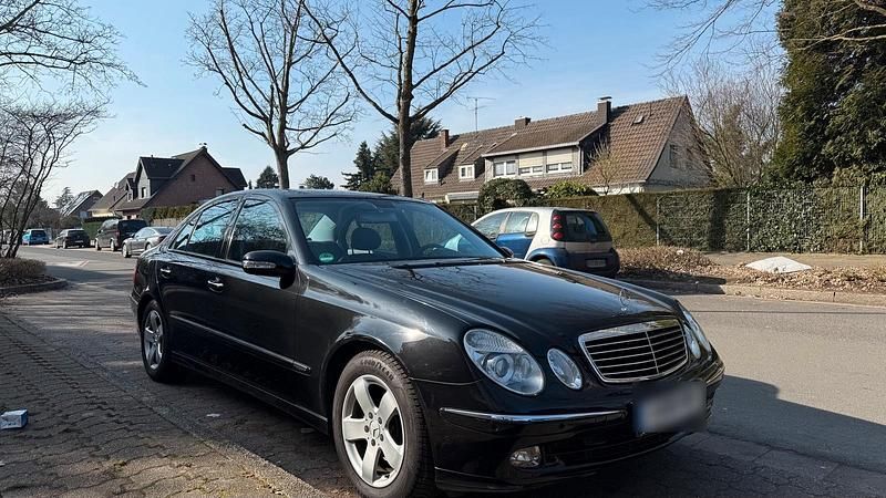 Schwarz Gebraucht 2003 Mercedes E320 Avantgarde Limousine | 6.700 € (Fairer Preis) - Bild 1/4