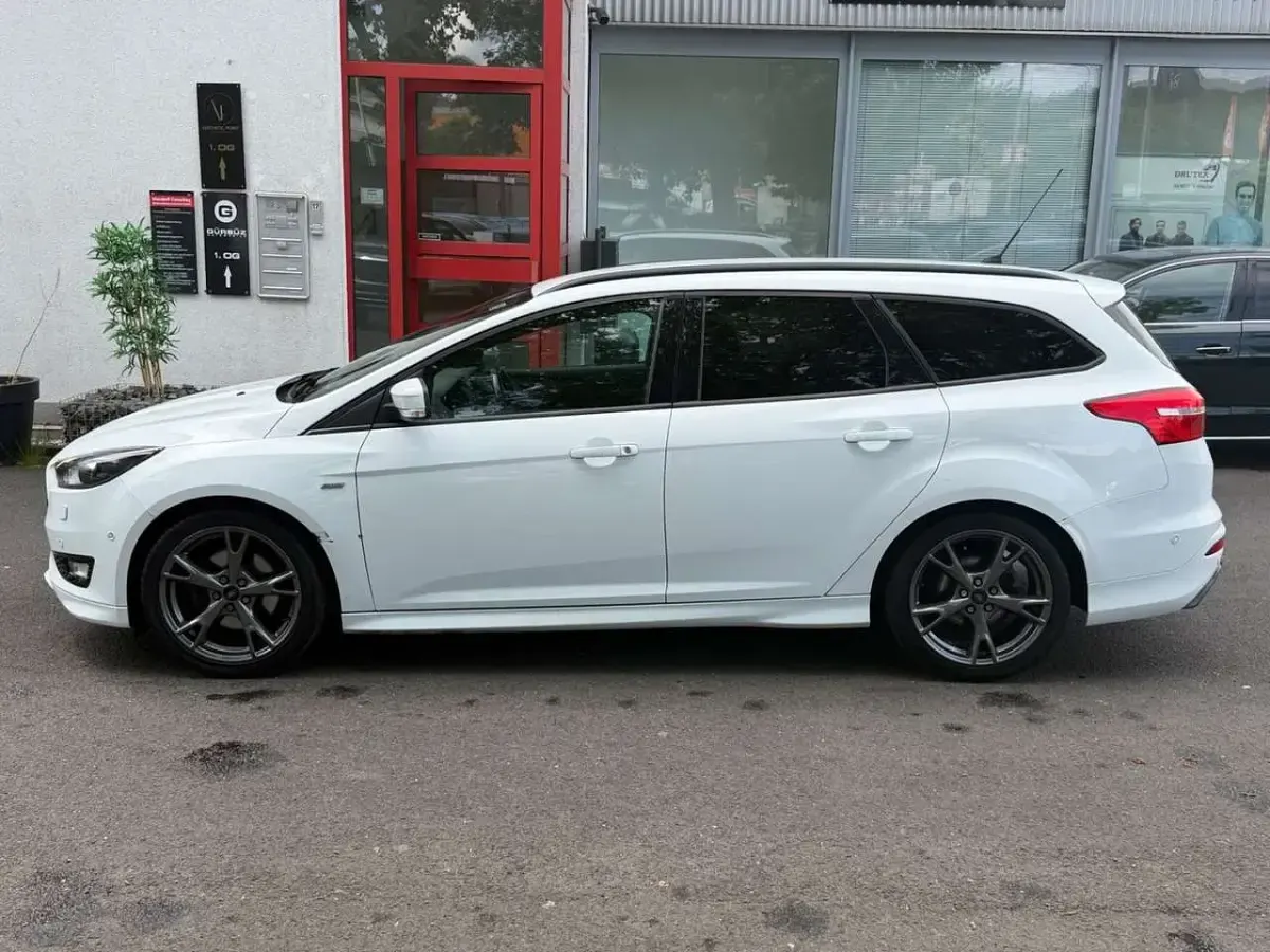 Usado Ford Focus ST-Line 150 CV (110 kW) 2017 Blanco Familiar