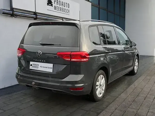 Gebraucht VW Touran Comfortline 150 PS (110 kW) 2024 Uranograu Van / Kleinbus