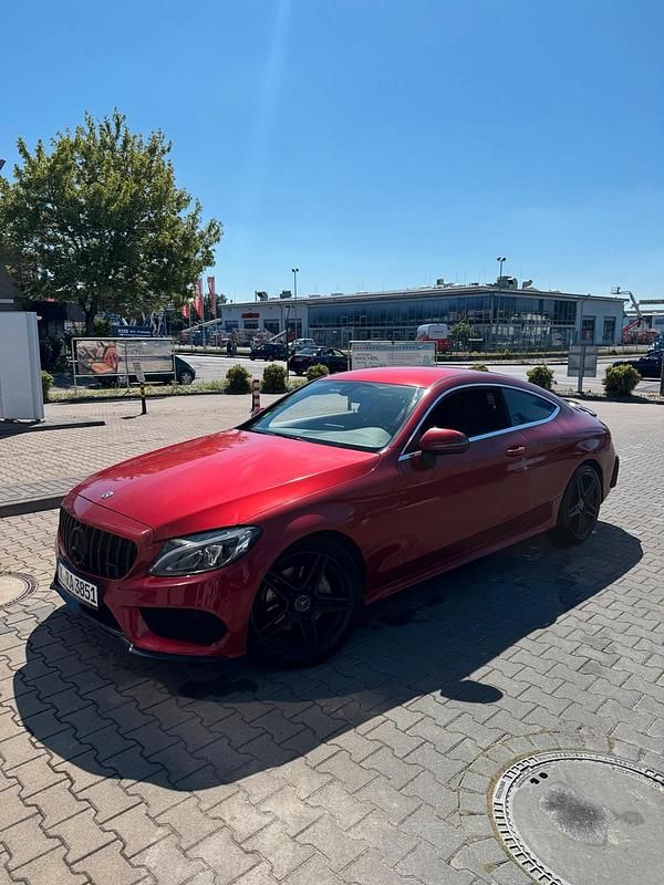 Rot Gebraucht 2018 Mercedes C180 AMG line Coupé | 21.000 € (Guter Preis) - Bild 1/4