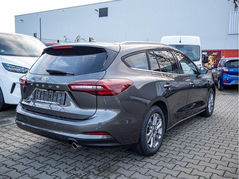 Neu Ford Focus Titanium X 155 PS (114 kW) 2025 Grau Limousine