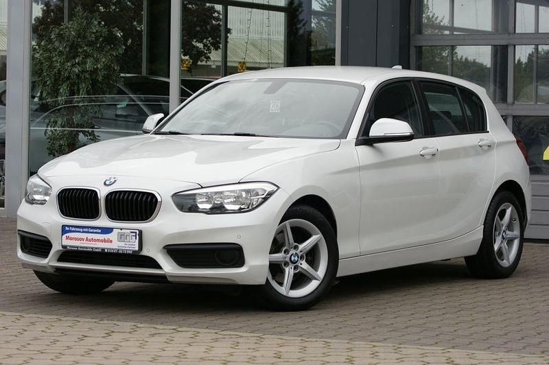 Mineralweiss metallic (metallic) Gebraucht 2019 BMW 116 Sport Line Kleinwagen | 16.900 € (Etwas zu teuer) - Bild 1/4