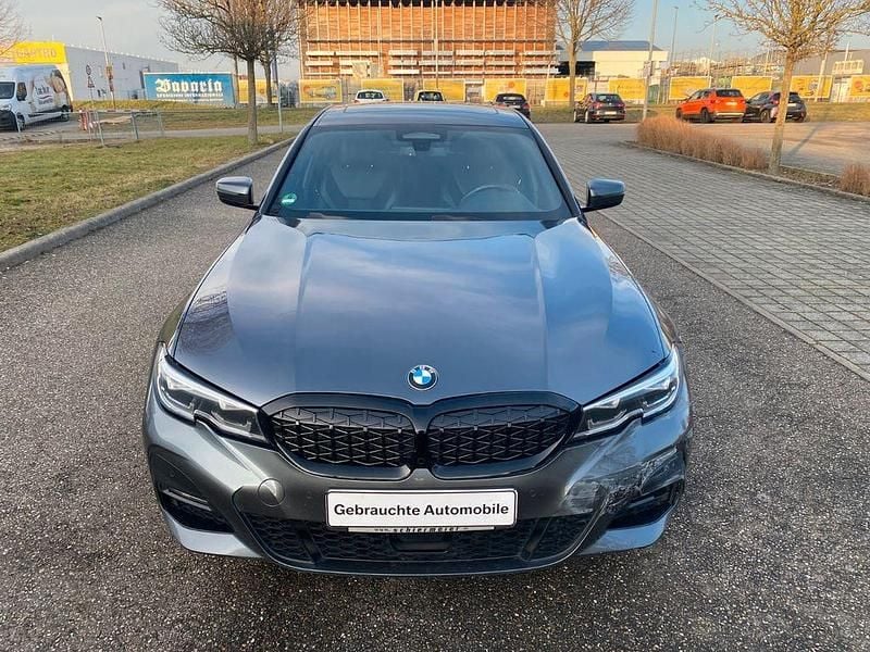 Grau Gebraucht 2021 BMW 320 M Sport Limousine | 17.850 € (Superpreis) - Bild 1/4