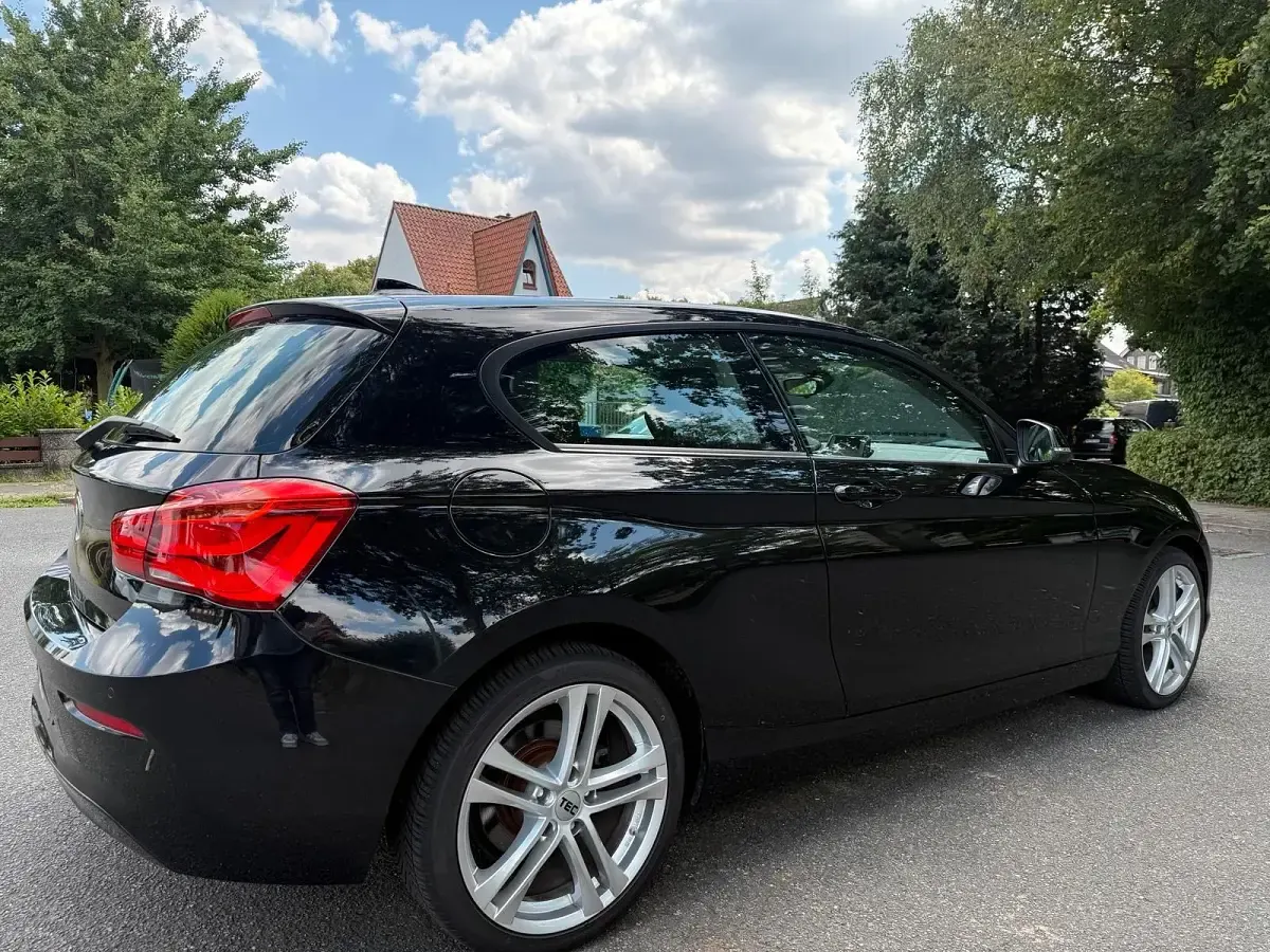 Gebraucht BMW 116 109 PS (80 kW) 2015 Schwarz Kleinwagen