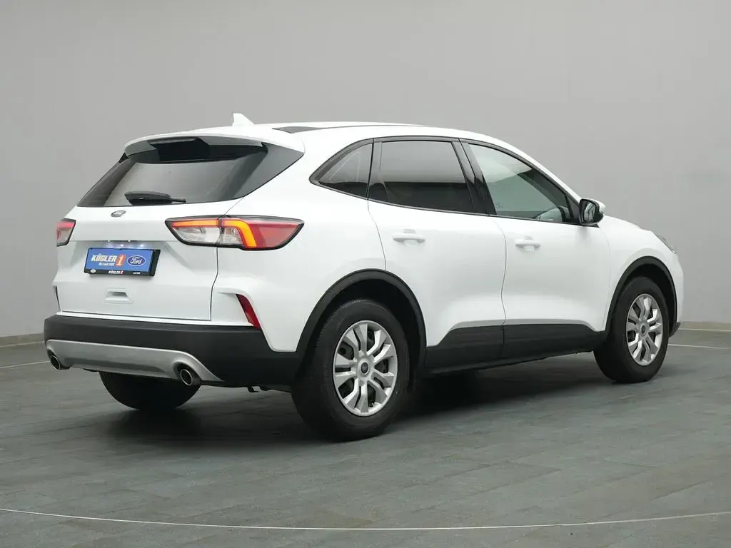 Gebraucht Ford Kuga Trend 120 PS (88 kW) 2022 Frozen white SUV