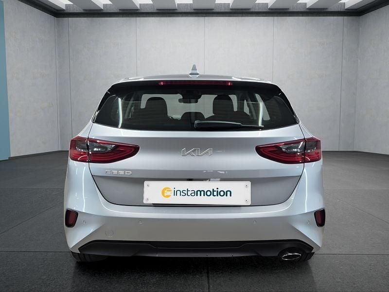 Neu Kia Ceed Vision 101 PS (74 kW) 2025 Silber Kleinwagen
